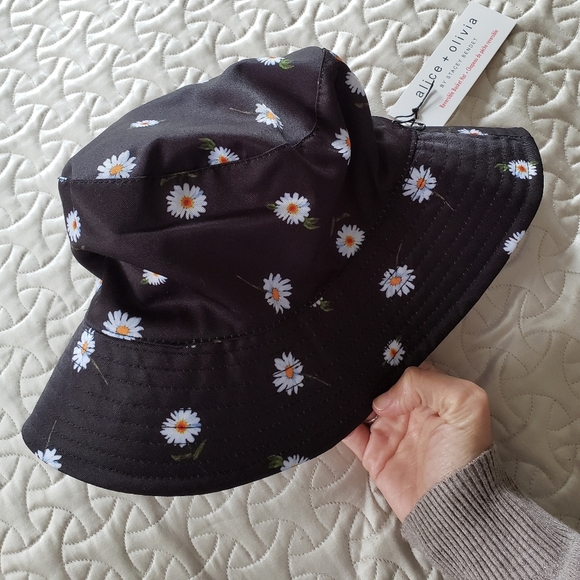 Alice + Olivia Reversible Bucket Hat - Picture 3 of 5